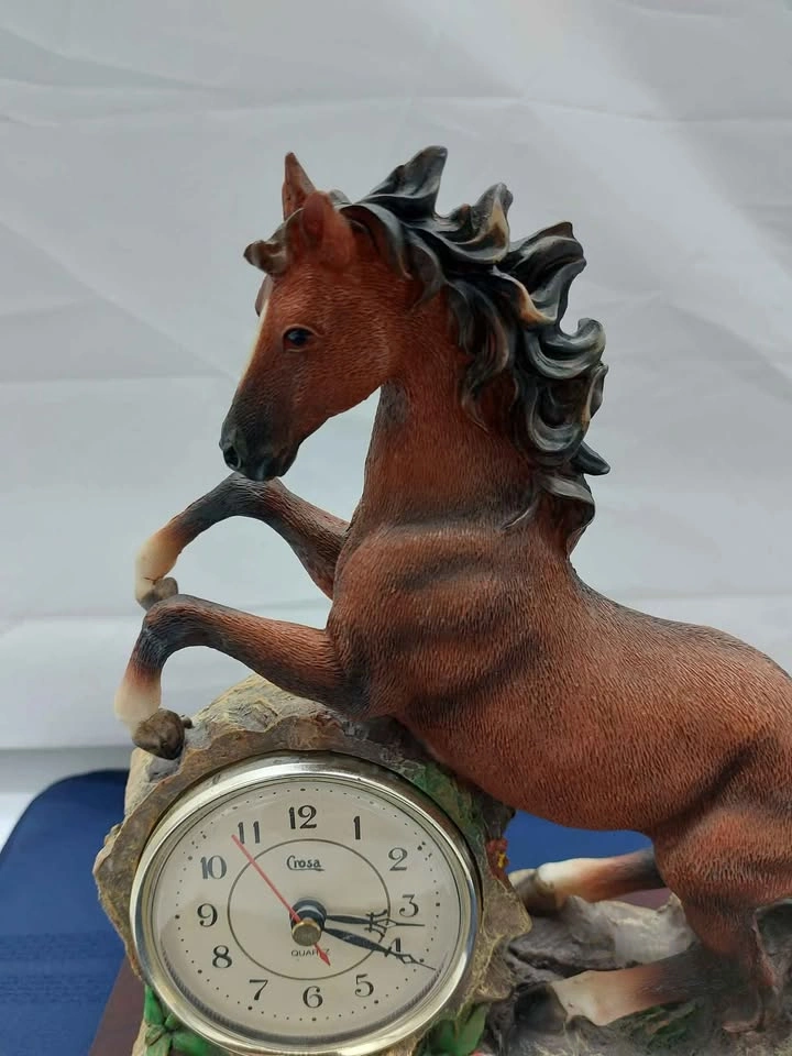Canadian Wilderness Mantle Horse Clock Figurine - photo 2