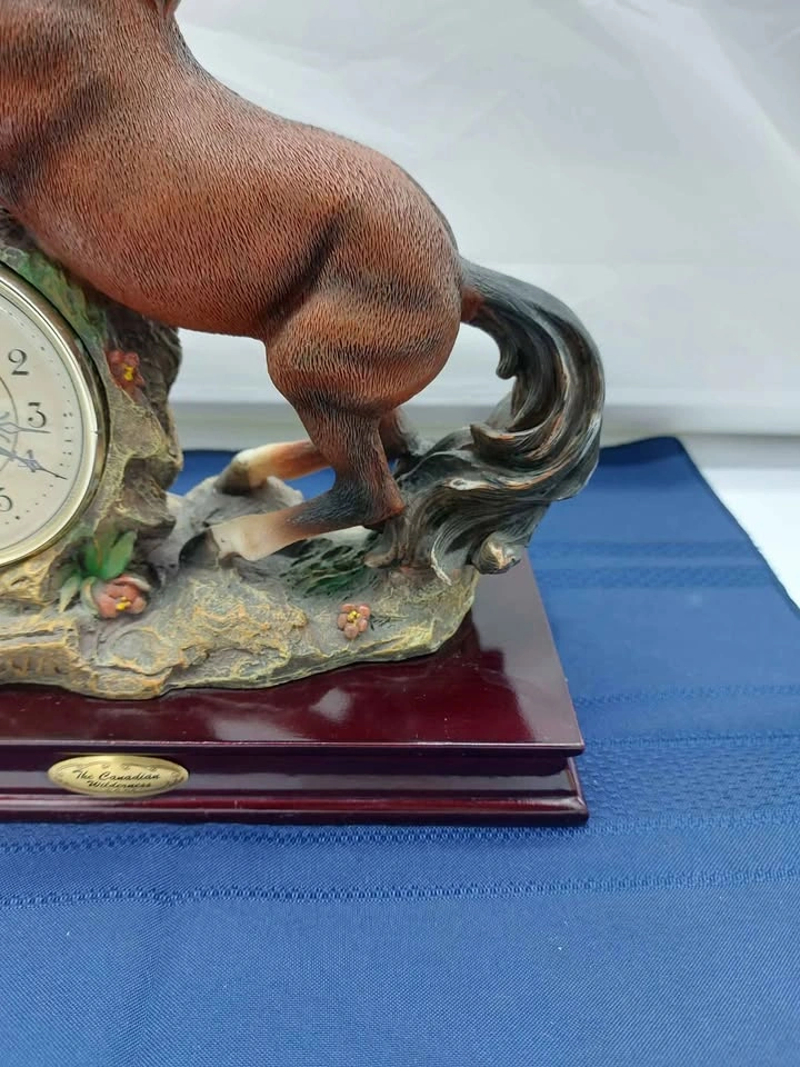 Canadian Wilderness Mantle Horse Clock Figurine - photo 3