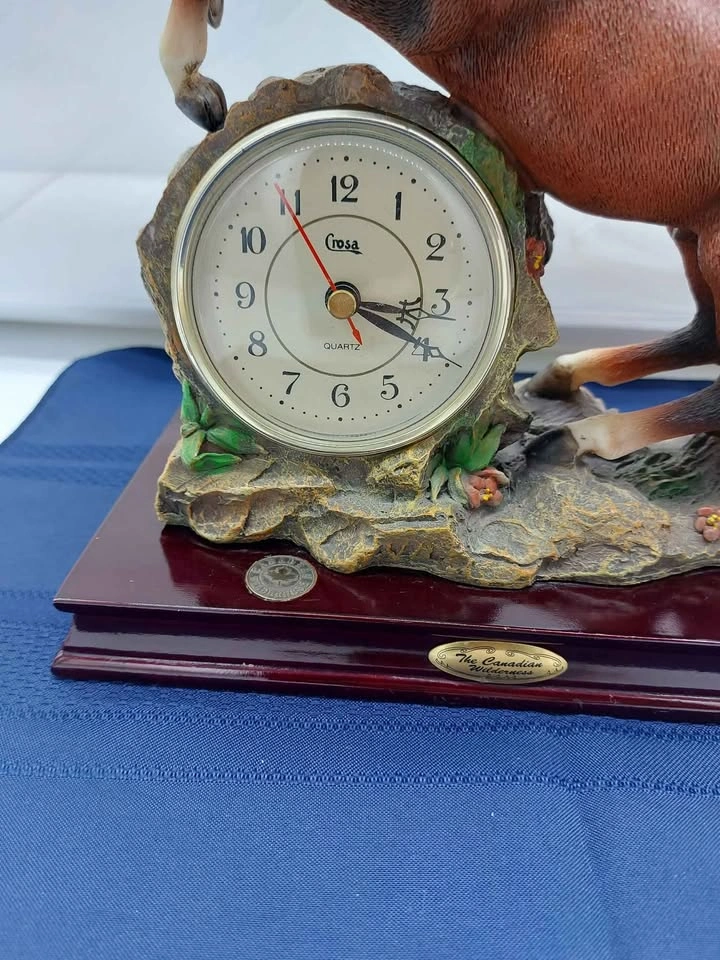 Canadian Wilderness Mantle Horse Clock Figurine - photo 4