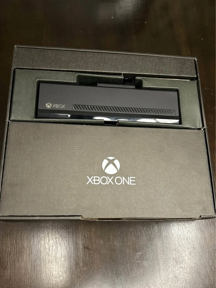 Xbox One Day One Edition 500GB + Kinect + Controller + 8 Games - photo 2