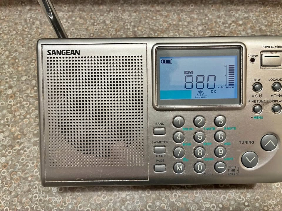 Sangean ATS-405 FM-Stereo/AM/Short Wave World Band Receiver