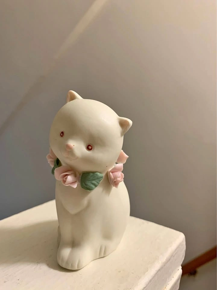 Vintage Cat Figurine