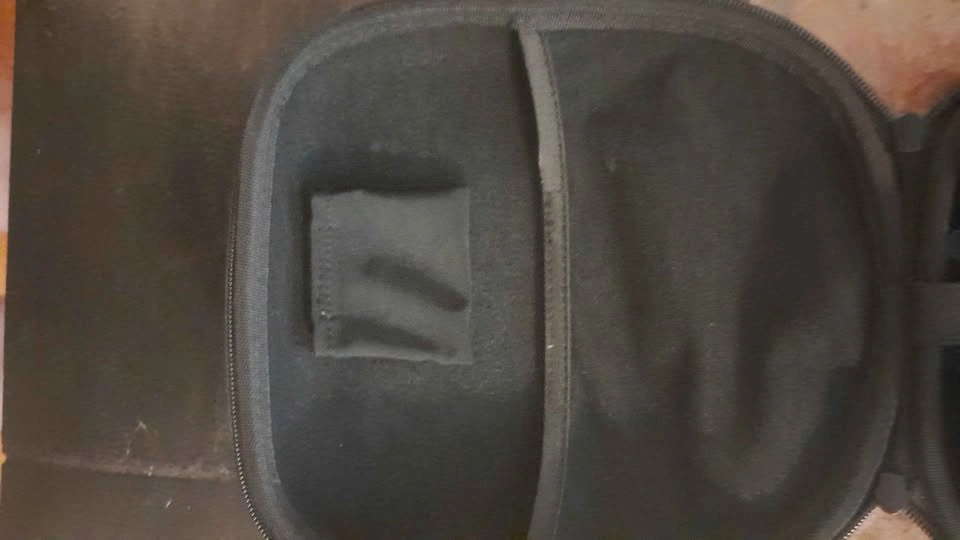 Wireless Over-Ear Headset with Microphone and Case - photo 5