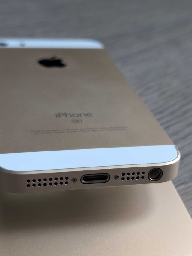 iPhone SE - Rose Gold - photo 2