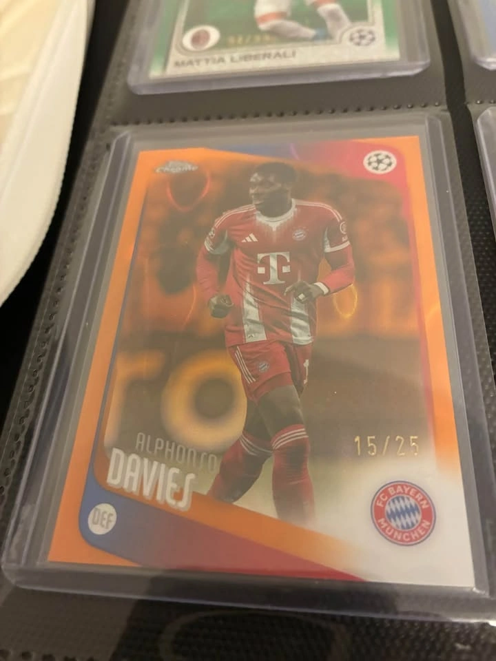 Alphonso Davies Topps Chrome UEFA Orange Refractor 15/25 - photo 2