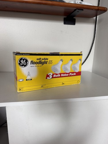 GE Soft White Floodlight 65 W