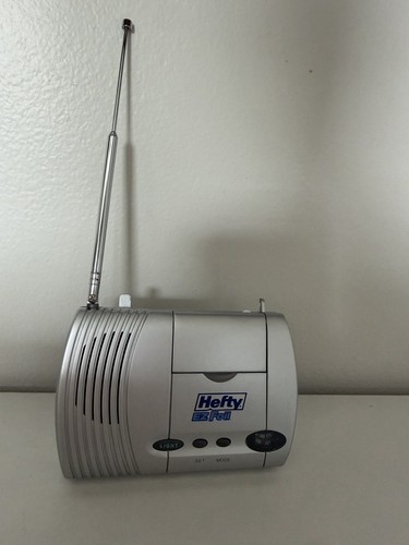 TRAVELLER'S AM/FM ALARM CLOCK RADIO - photo 3