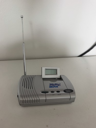 TRAVELLER'S AM/FM ALARM CLOCK RADIO - photo 4