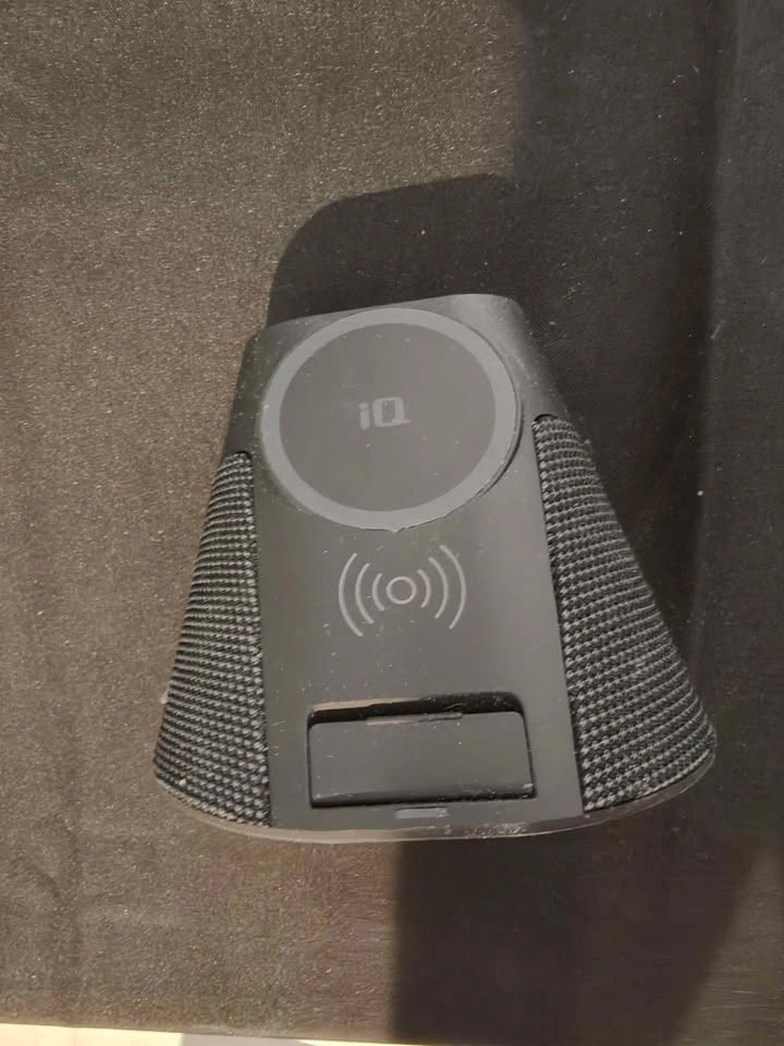 IQ wave Bluetooth speaker and charger - photo 2