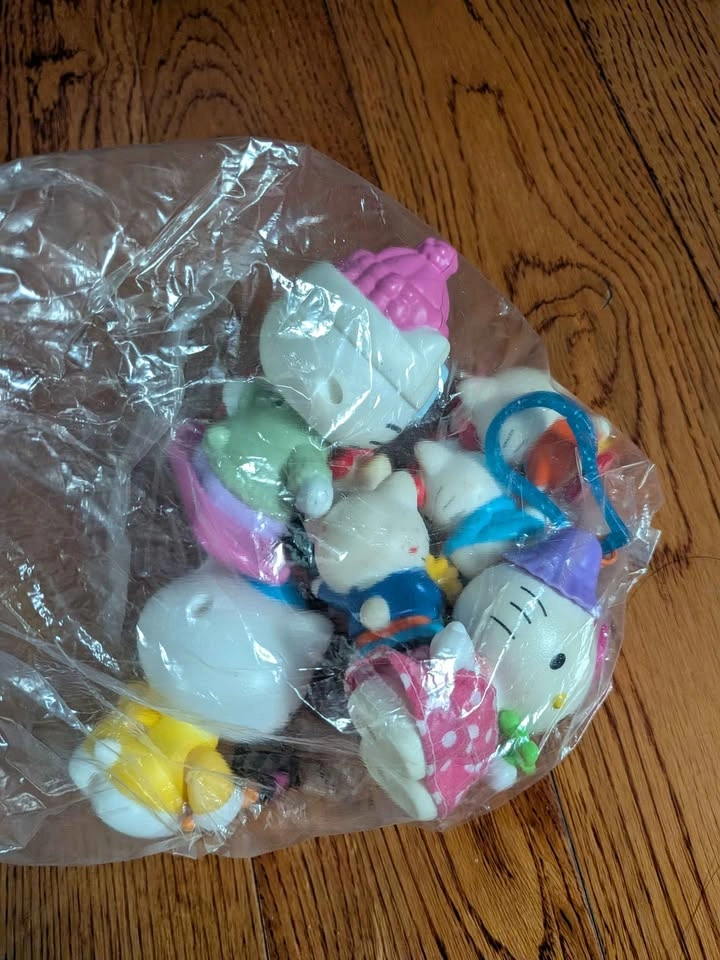 Sanrio Random Hello Kitty Figure Lot - photo 2