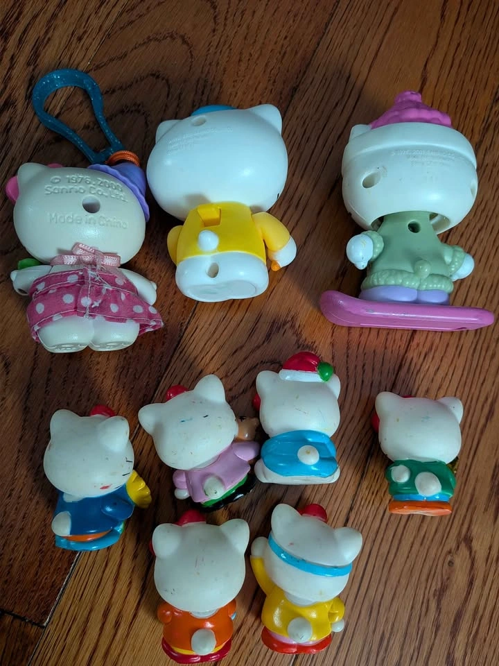 Sanrio Random Hello Kitty Figure Lot - photo 3