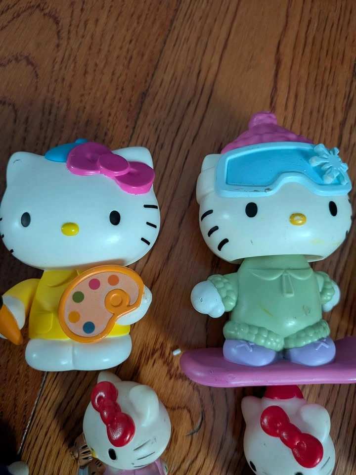 Sanrio Random Hello Kitty Figure Lot - photo 4