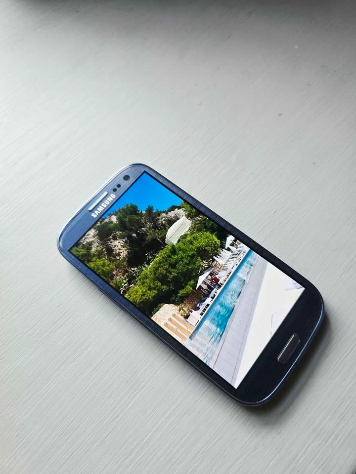 Samsung Galaxy S3 'Pebble Blue' 16GB Unlocked - photo 4