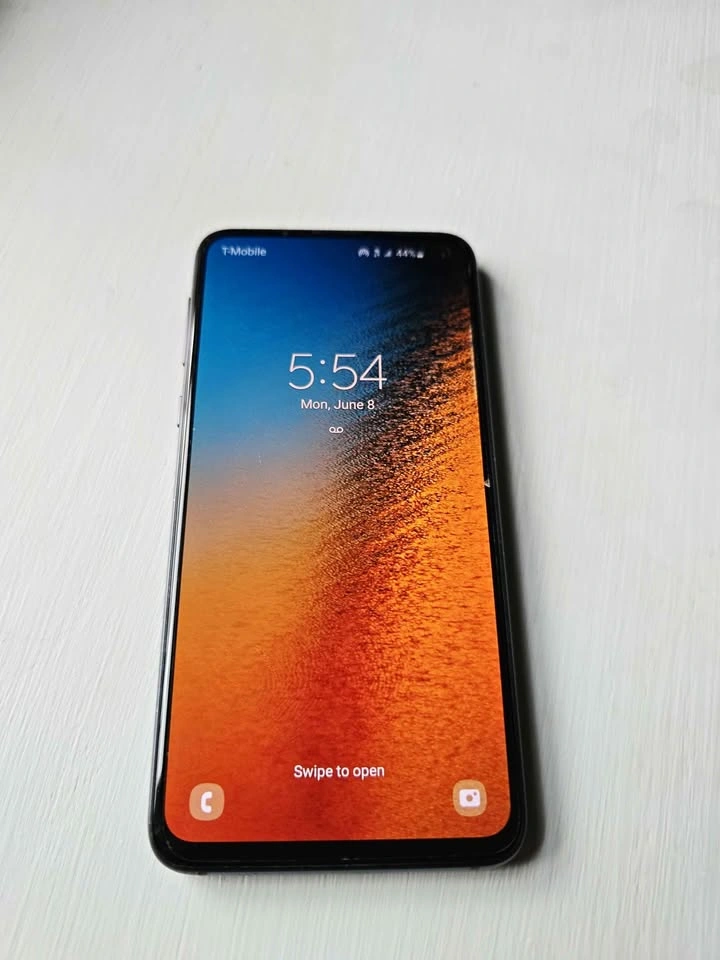 Samsung Galaxy s10e 'Prism Black' 128GB Unlocked