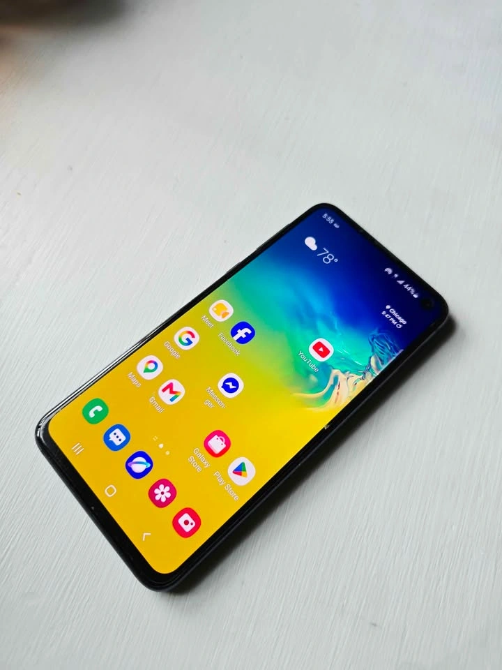 Samsung Galaxy s10e 'Prism Black' 128GB Unlocked - photo 2