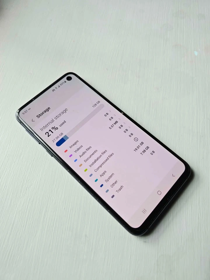 Samsung Galaxy s10e 'Prism Black' 128GB Unlocked - photo 4