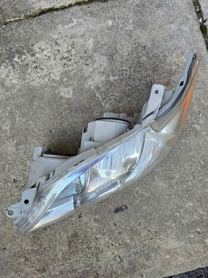 Toyota Camry 2007-2011 Front Driver Side Headlight - photo 4