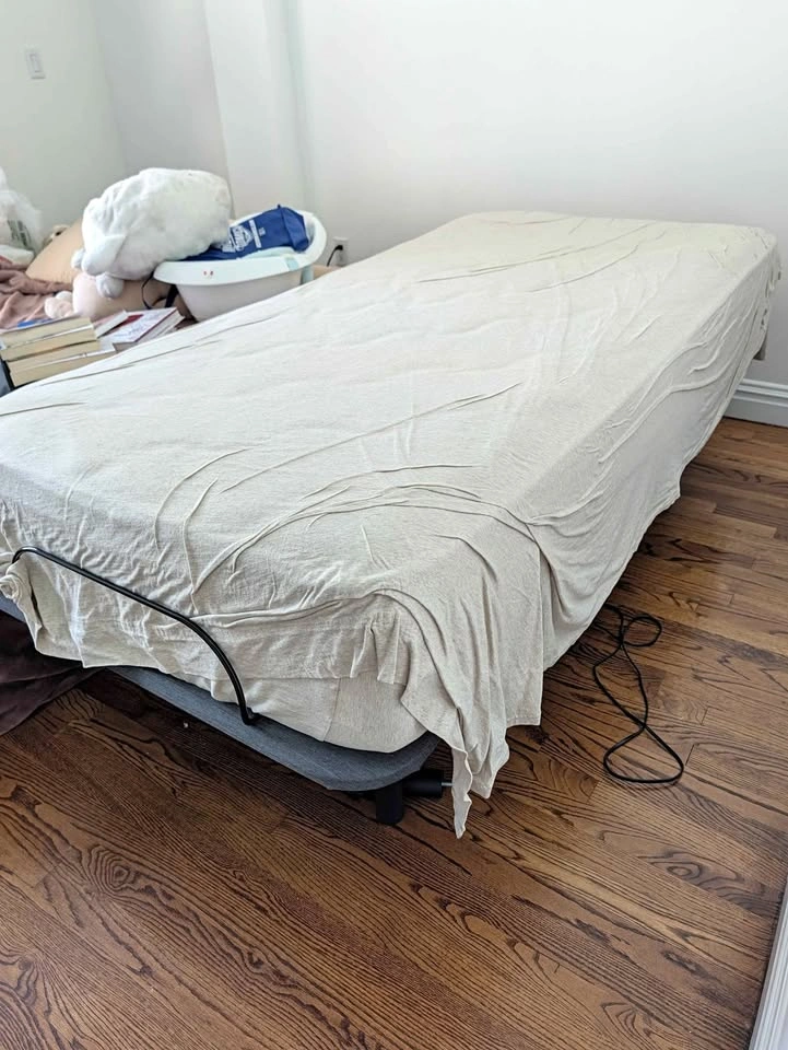 Twin Sleepy’s Euro Top Mattress + Adjustable Power Base