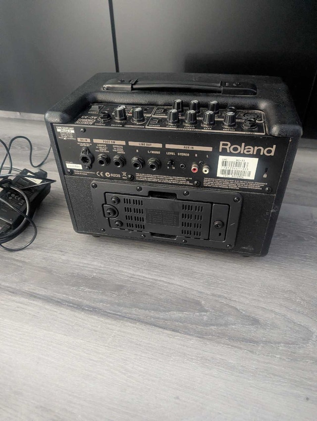 Roland AC-33 High End Acoustic Guitar Amp Portable PA - photo 5