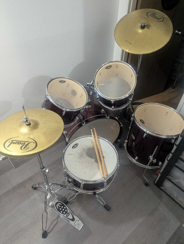Pearl forum acoustic drum set