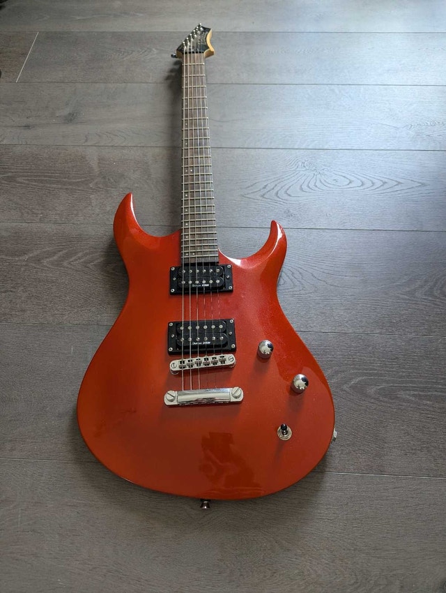 Washburn metallic finish guitar w/Seymour duncan pickups
