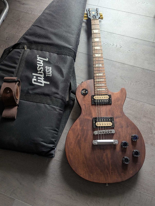 Gibson LPJ Les Paul guitar *almost new condition