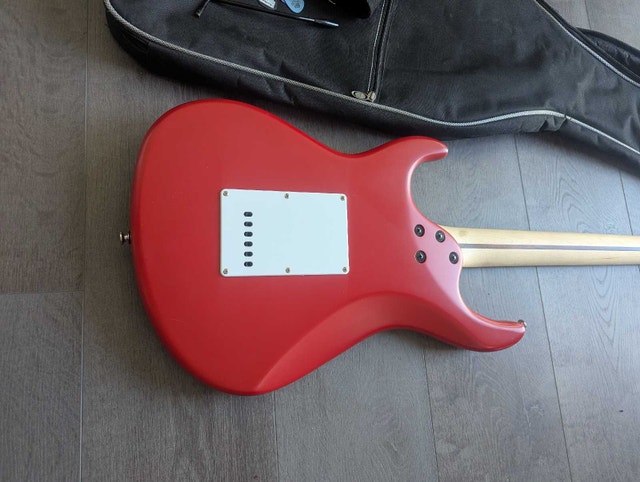 Beautiful Cort g110 electric guitar almost new! - photo 5