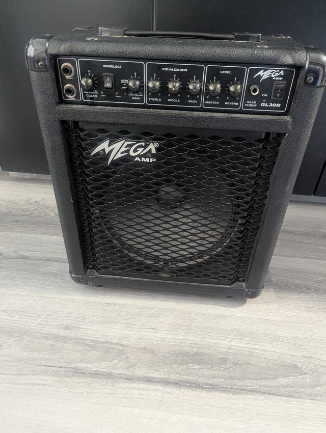 Mega 30 watt guitar amp with clean and distortion channels