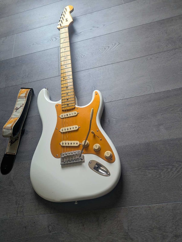 Beautiful Squier by Fender Classic Vibe in Almost new condition - photo 4