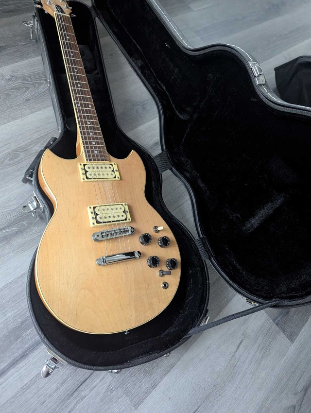 Vintage Yamaha SBG500 guitar