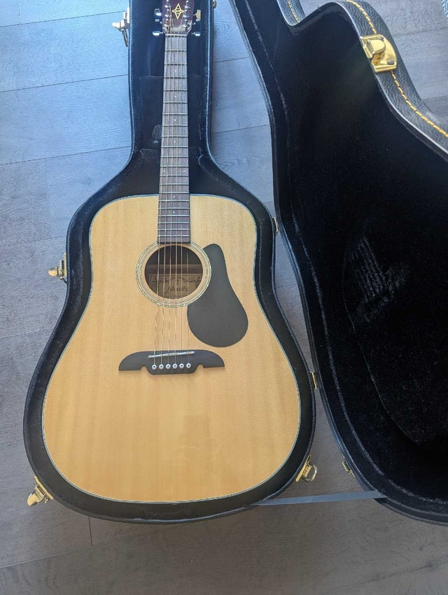 Alvarez acoustic guitar with hard case in great condition