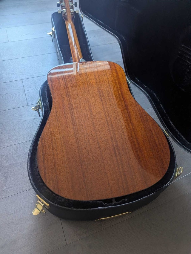 Alvarez acoustic guitar with hard case in great condition - photo 4