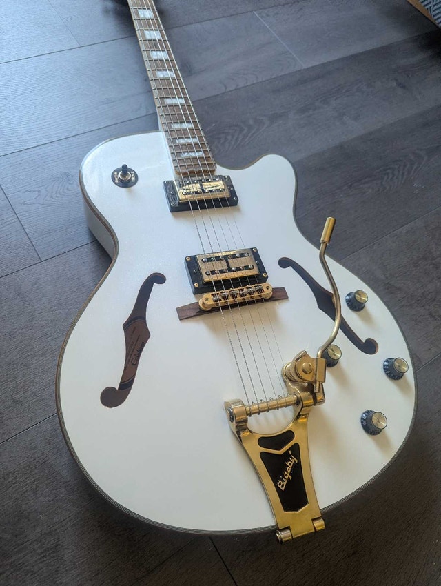 Beautiful Epiphone Swingster Royale guitar in Pearl white finish - photo 2