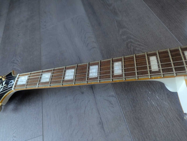 Beautiful Epiphone Swingster Royale guitar in Pearl white finish - photo 4