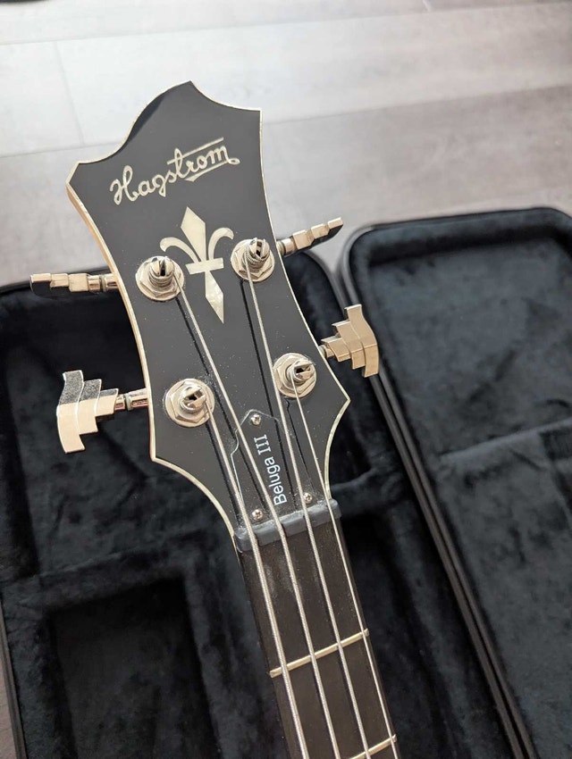 Hagstrom Beluga III bass guitar and hard case - photo 4