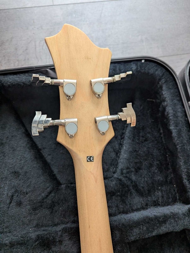 Hagstrom Beluga III bass guitar and hard case - photo 5