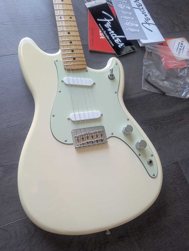 Fender Duo Sonic in near new condition