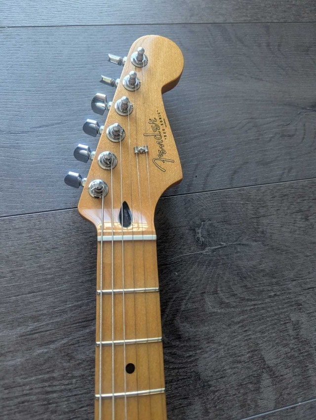 Fender Duo Sonic in near new condition - photo 4