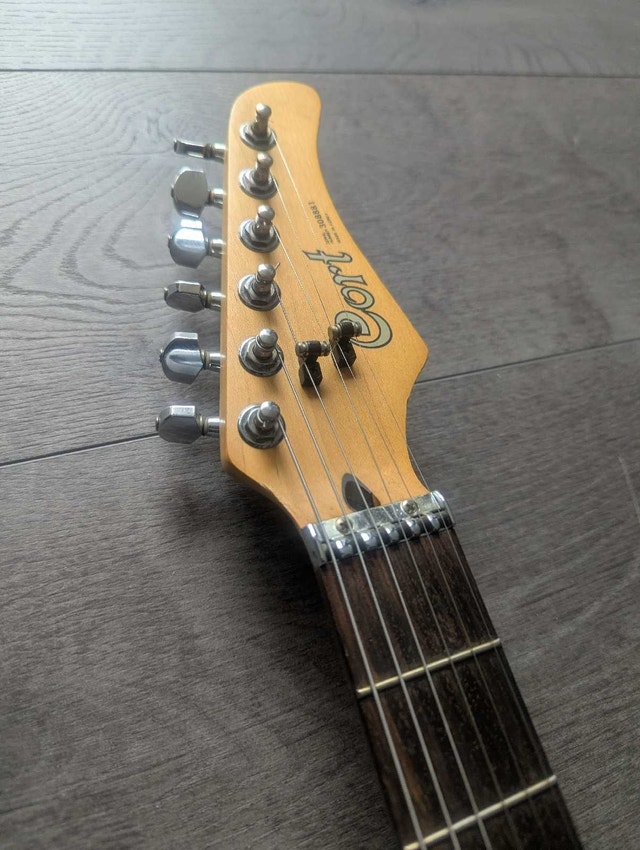 Cort Super Strat guitar with higher end features - photo 4