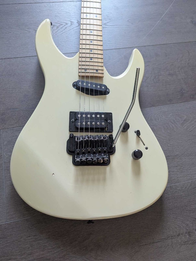 Vintage Yamaha rgx211 model Superstrat guitar