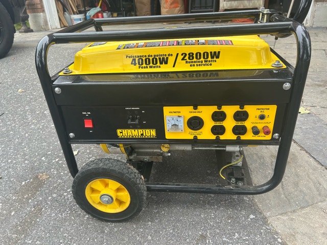 Champion 4000W/2800W Generator