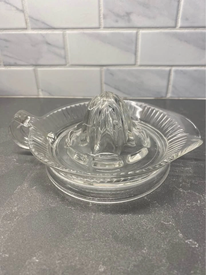 Vintage Clear Glass Manual Juicer - photo 2