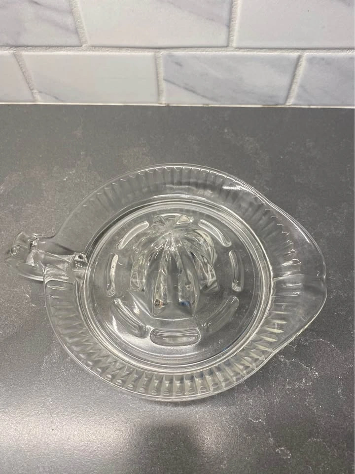 Vintage Clear Glass Manual Juicer - photo 3