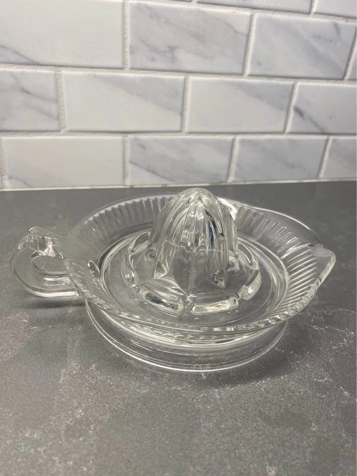 Vintage Clear Glass Manual Juicer - photo 4