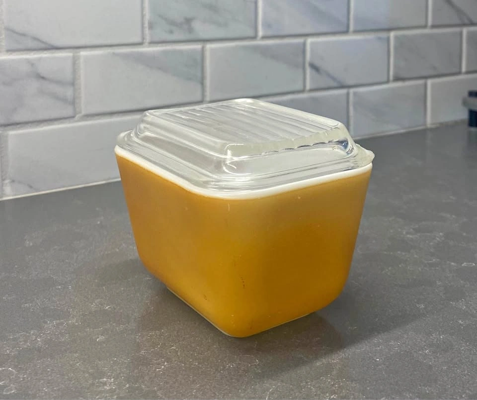 Vintage Pyrex “Fridgie” 501-B 12oz/350ml Butterscotch/Caramel