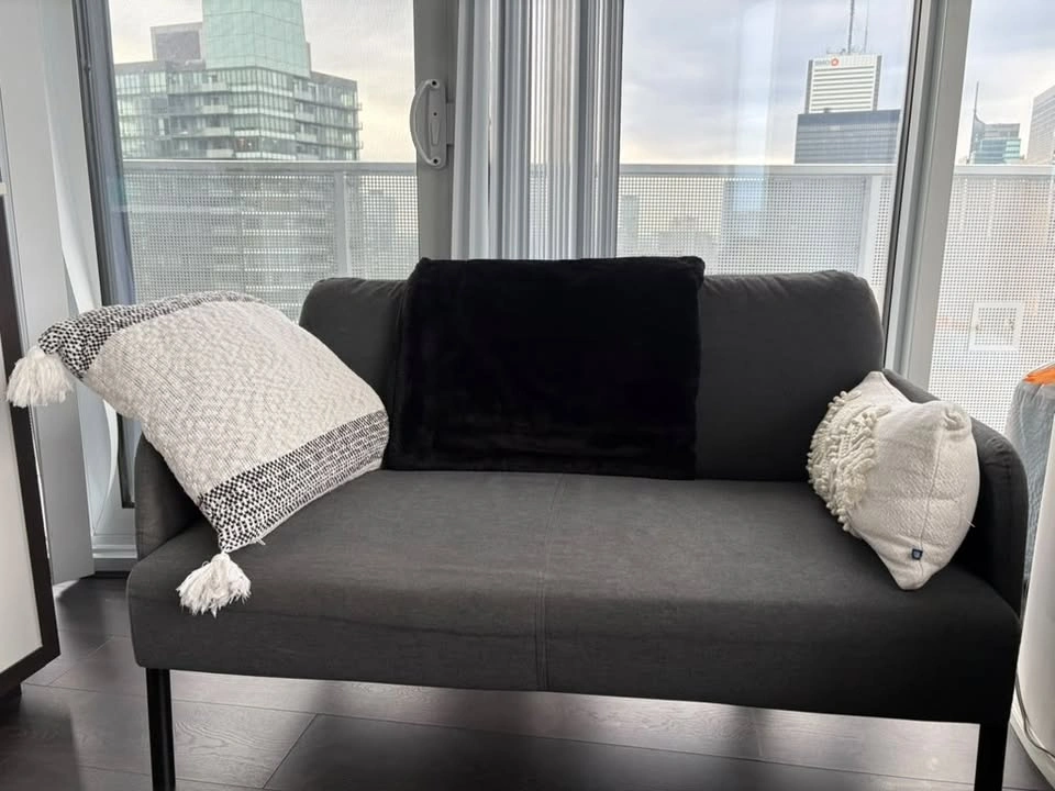 IKEA GLOSTAD 2 seater sofa loveseat - photo 2