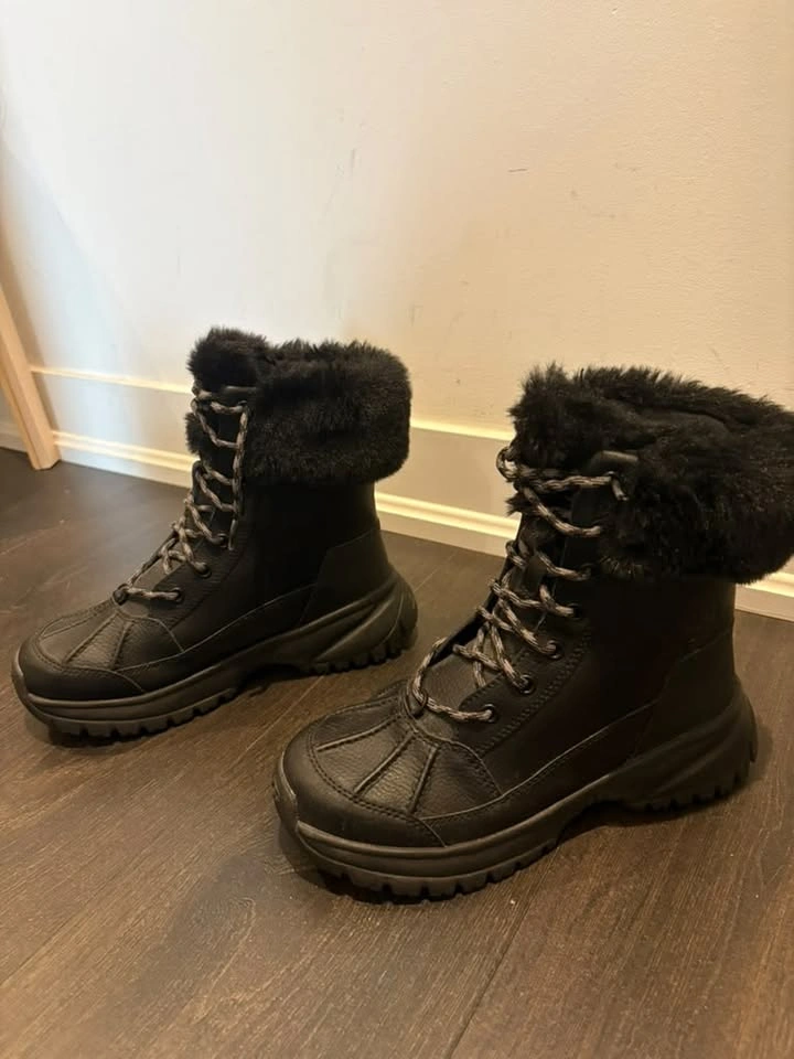 UGG black winter snow boots, women's US 6 - photo 2