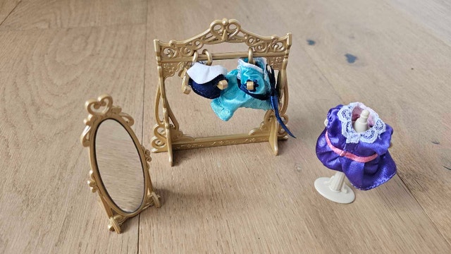 Sylvanian Families Boutique Fashion Town Series