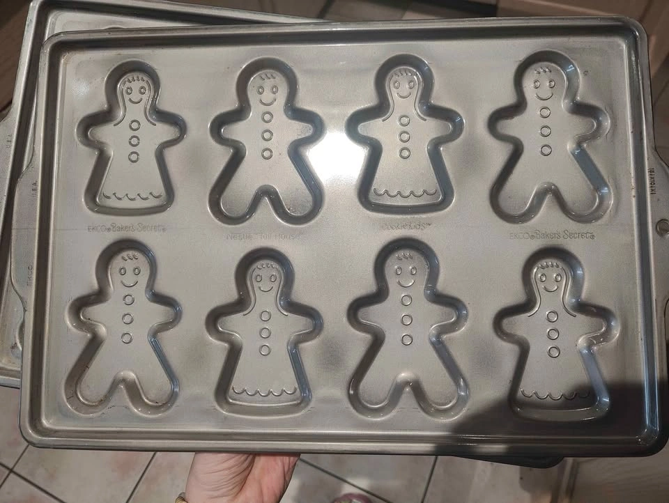 EKCO Baker's Secret Gingerbread Cookie Pan - photo 2