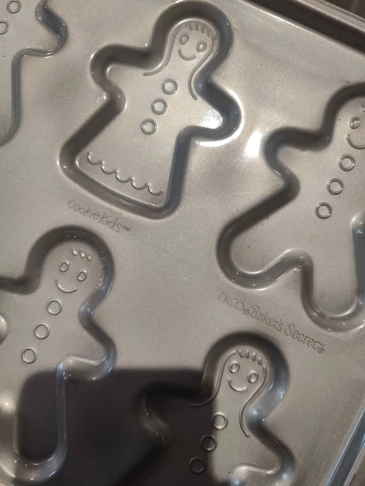 EKCO Baker's Secret Gingerbread Cookie Pan - photo 4